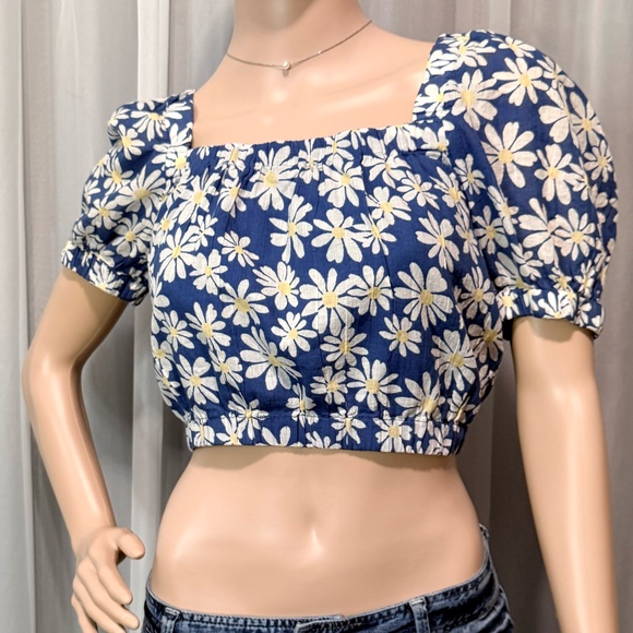 AMERICAN EAGLE OUTFITTERS Square Neck Cropped Daisy Top (Size S) - Picture 1 of 14